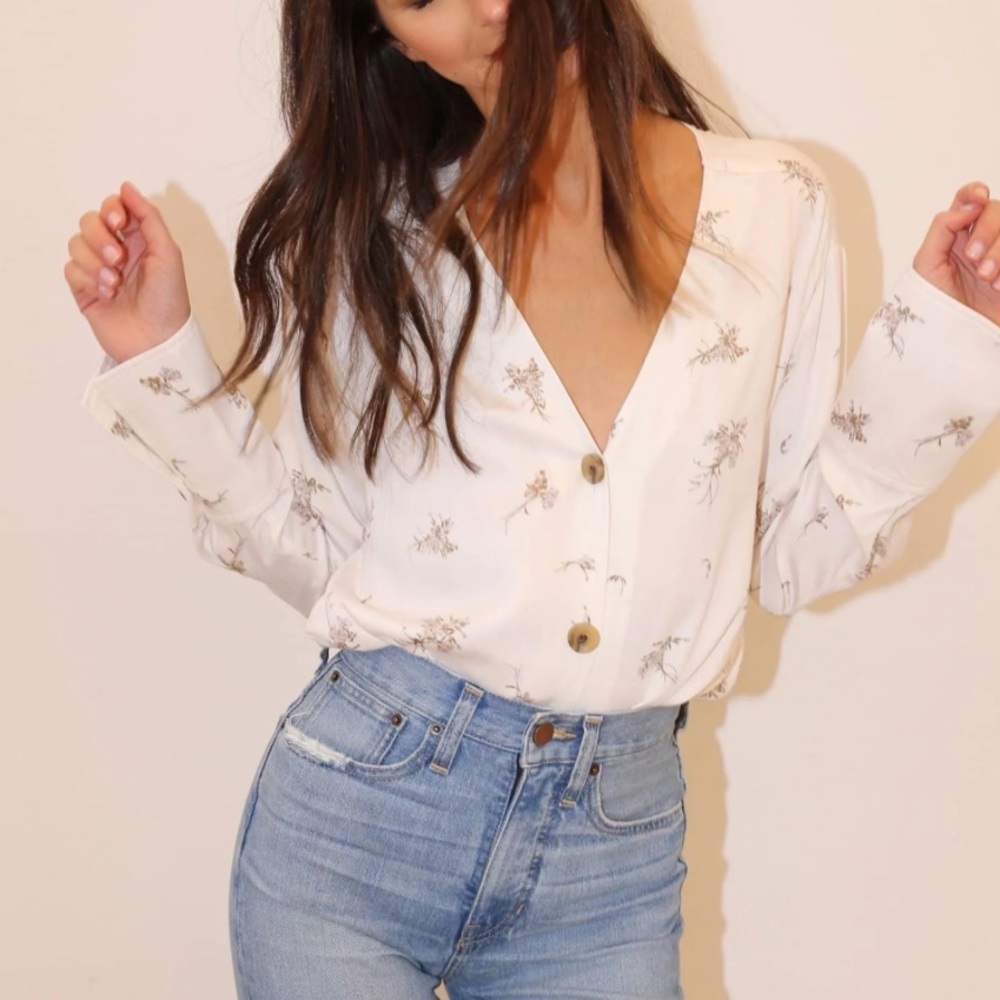 Something Navy White and Tan Floral V-Neck Button Down Top Size Small
